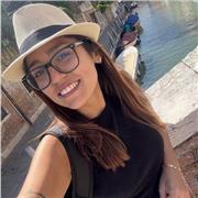 Profesora de Educación Inicial Imparte clases a niños que necesiten un refuerzo o seguir aprendiendo